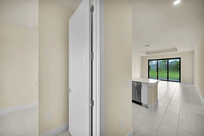 3 bed, 2.0 bath, 1200 sqft, $2,100 — Photo 4