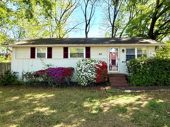 910 Edgemont Ave, Belmont, NC 28012