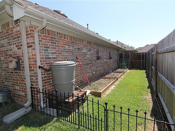 4th image of 10813 Elmhurst Ln