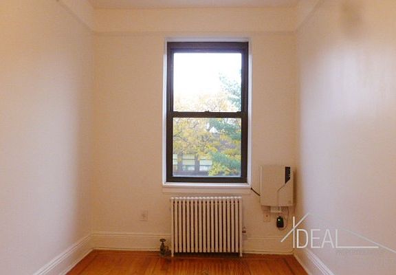 2nd image of 65 Saint Johns Pl APT 4