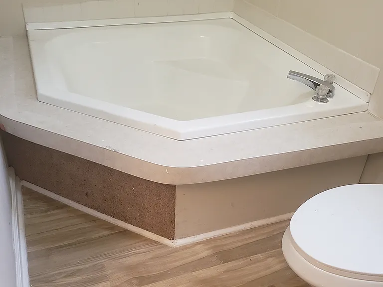 1017 Dunvegan Dr — Photo 3