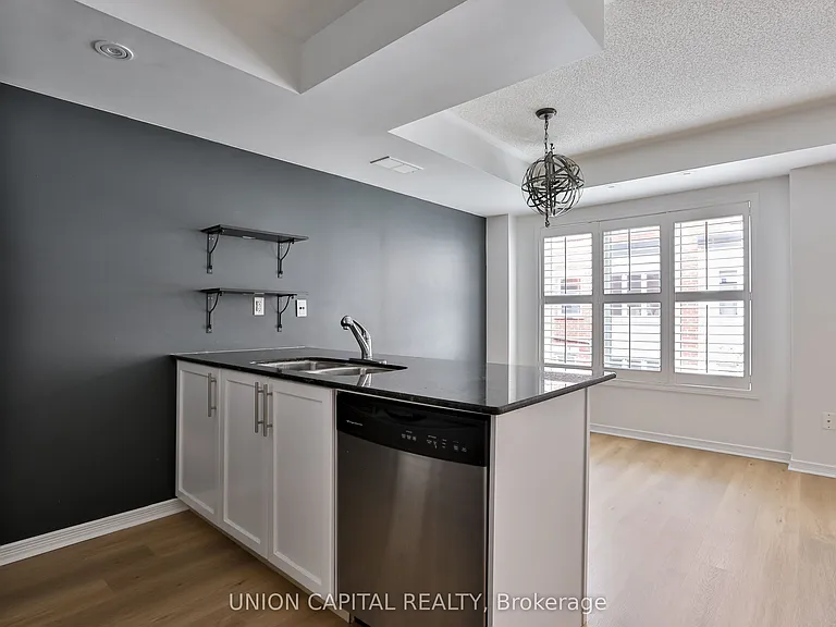 24 Florence Wyle Ln #6 — Photo 2