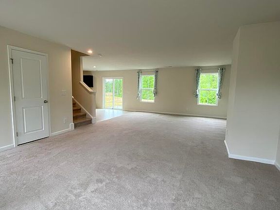 4th image of 1010 Briar Rose Ln