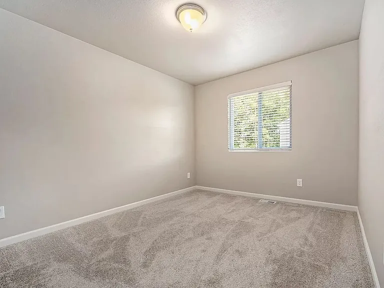 1043 Kenny Brook Ln — Photo 15