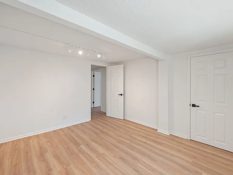 1002 High Grove Ct #B — Photo 19