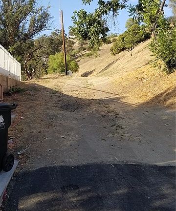 4th image of 567 Clifton St
