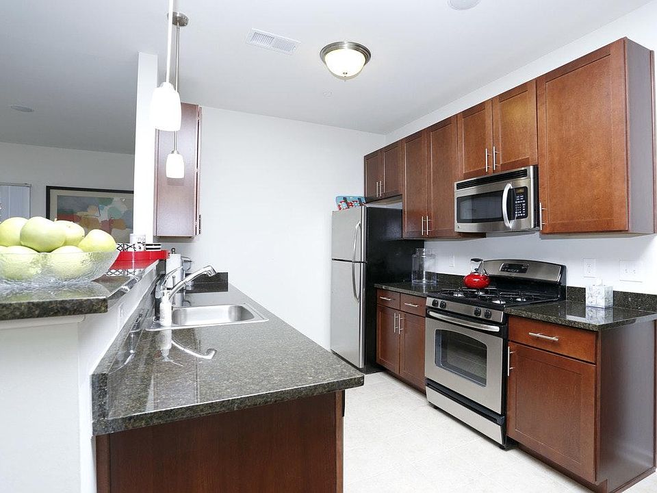 2nd image of 214 Del Rocco Ct