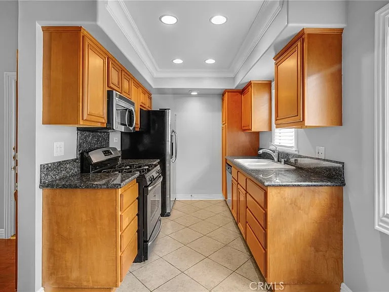 16144 W Sunset Blvd #6 — Photo 12