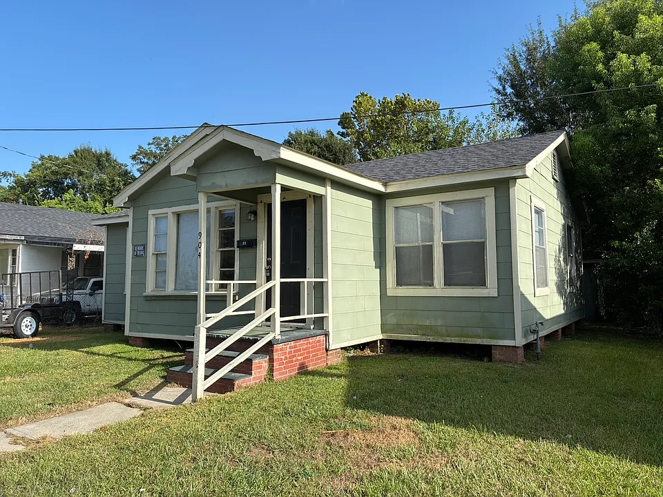 904 Alamo St