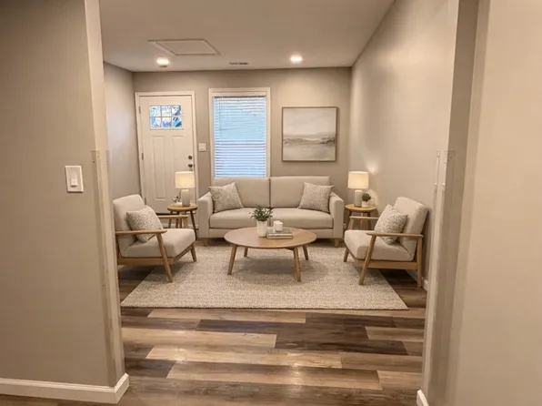 1 Holding Ln #K, Crystal City, MO 63019
