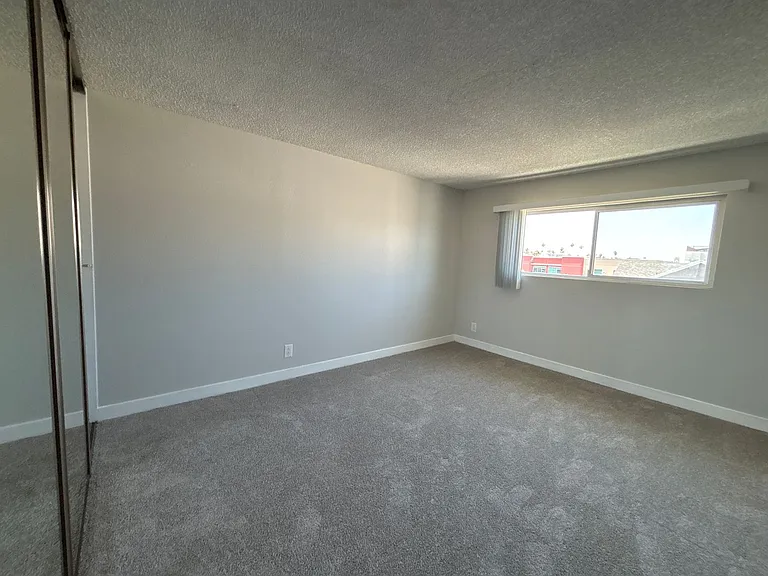 245 South Serrano Ave — Photo 56