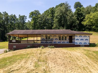 180 S California Dr, Coal Center, PA, 15423