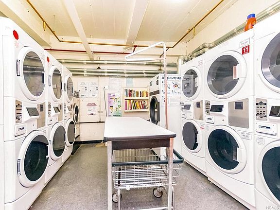 3rd image of 3311 Giles Pl APT 6H