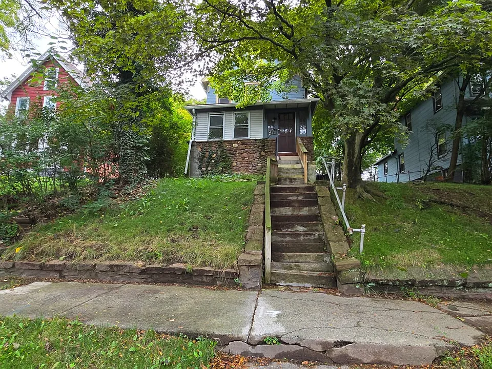 Russell St