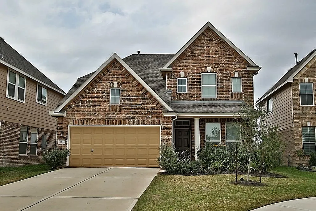 4 bed, 3.5 bath, 2754 sqft, $2,600 — Photo 1