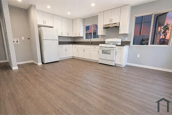 1242 W 93rd St — Photo 11