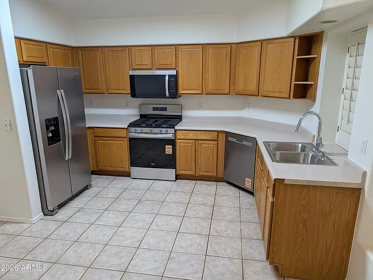 8918 W Paradise Ln — Photo 7