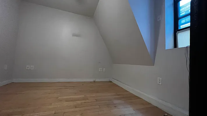 Rented by HOLTON REAL ESTATE INC. | media 14