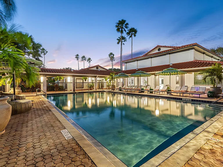 Avana Palm Beach Gardens — Photo 32