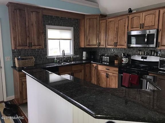 5th image of 15204 Silver Beach Dr NE