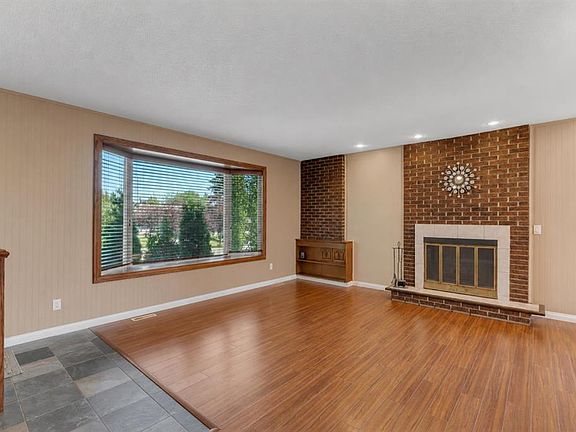 2nd image of 335 Queensland Dr SE
