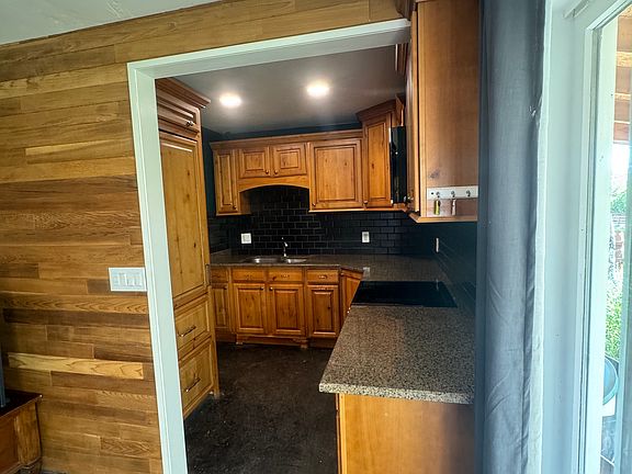 5th image of 8857 Cottonwood Trl #B