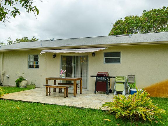 4th image of 1406 Clarke Ln