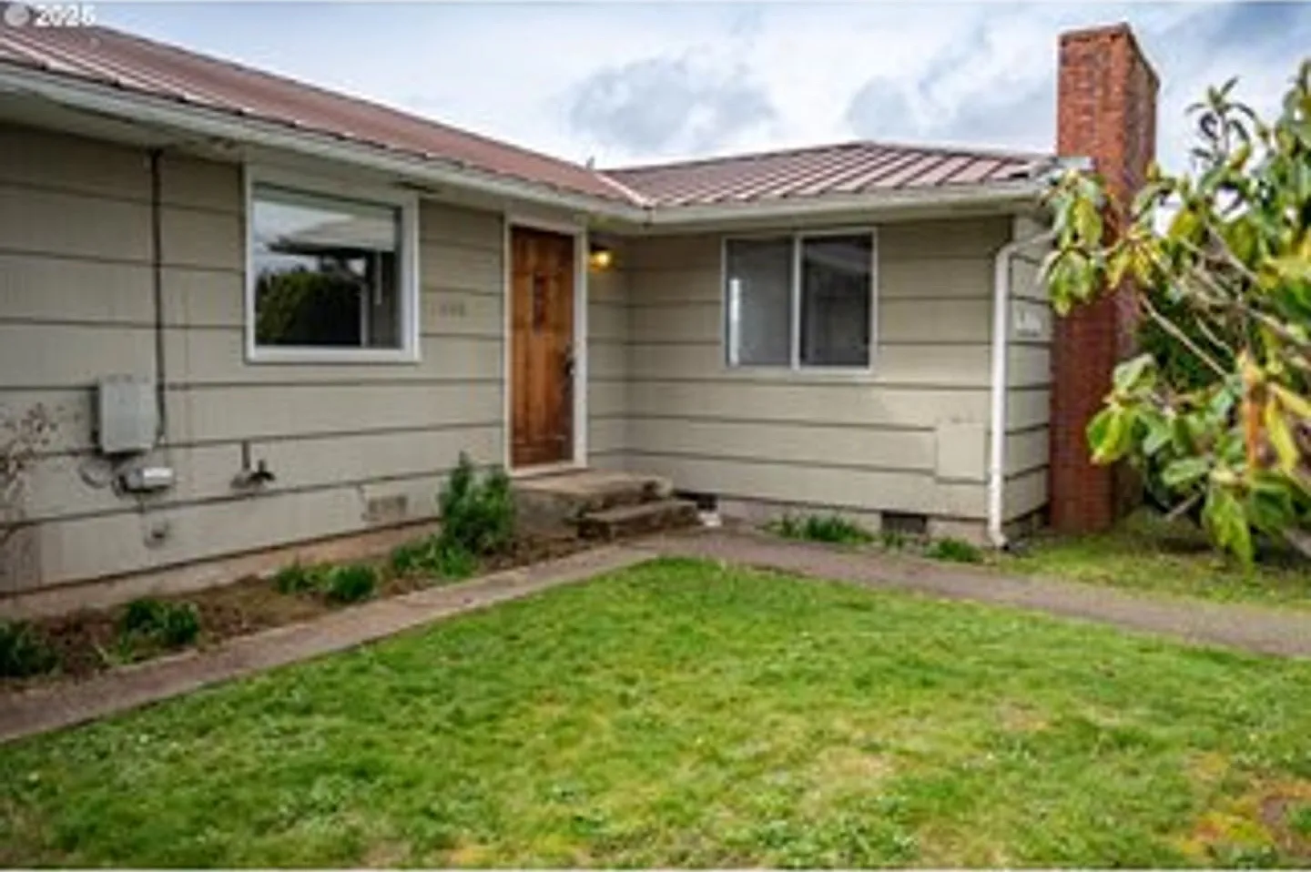 Charming 3 Bdrm, 1 Bath House across the street from Myrtle Crest Elementary! — Photo 4
