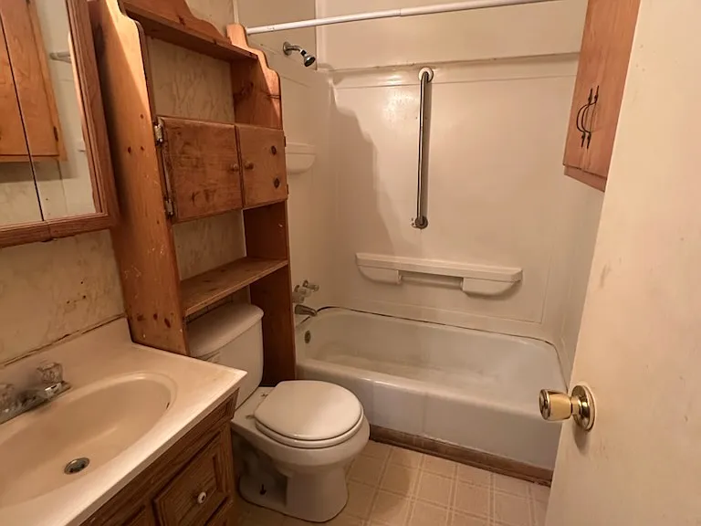 801 Douglas Dr — Photo 3