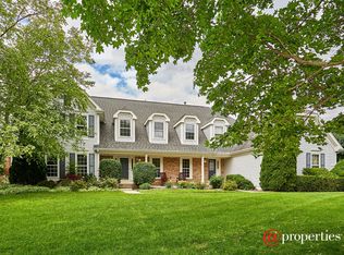 261 S Old Creek Rd, Vernon Hills, IL 60061