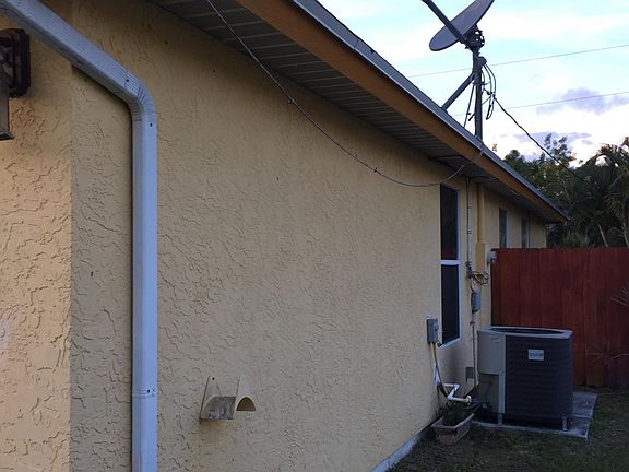 5th image of 2585 SE Calusa Avenue