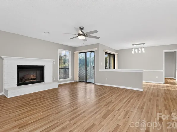 5862 Harris Grove Ln, Charlotte, NC 28212