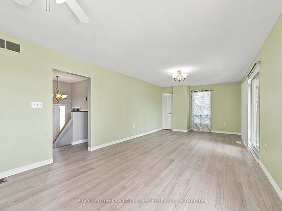 5th image of 9 Richmond St W