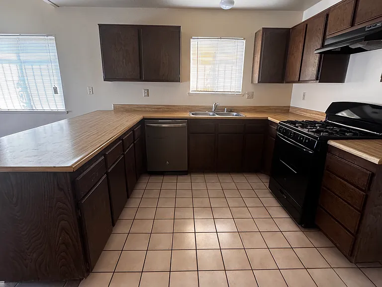 5608 Emilia Ave — Photo 6