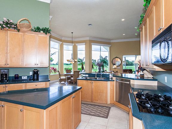 11710 Stonehaven Way-210