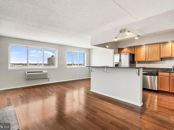 3rd image of 200-10 Lombard St #718