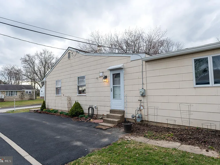 2597 Carrell Ln — Photo 4
