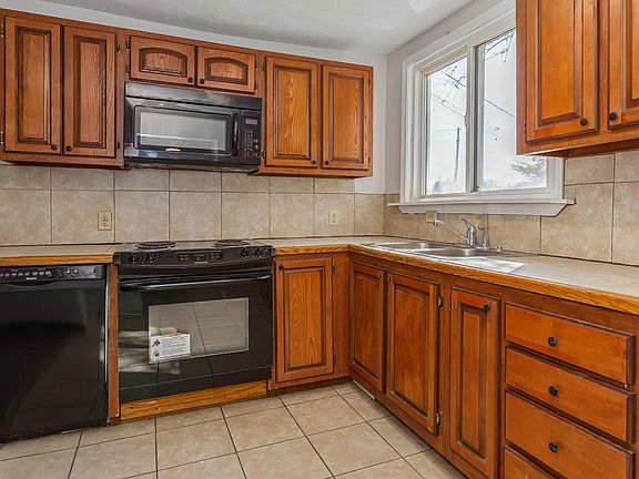 2nd image of 309 N Red Bud Trl