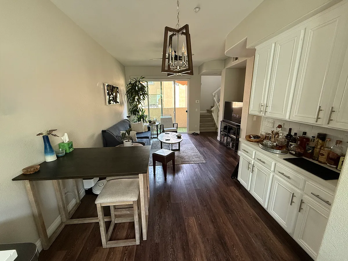 Photo 1 of 10 - 850 Almond Rd #2 - San Marcos, CA Primary Photo - 850 Almond Rd #2
