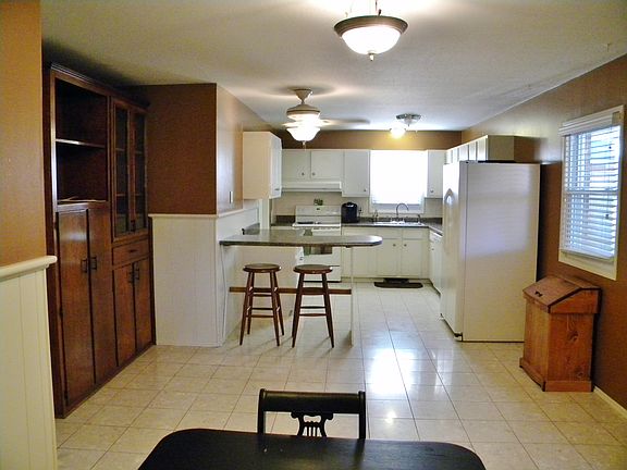 3rd image of 2505 Middleground Dr
