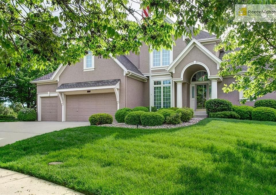 Welcome to 14301 Woodson St. - Overland Park, KS.
