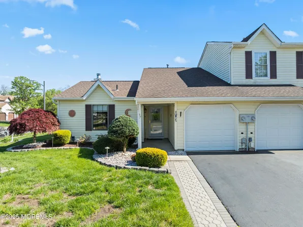 37 Sloop Square, Freehold, NJ 07728
