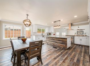 209 W Ridgepoint Dr, Fresno, CA 93711