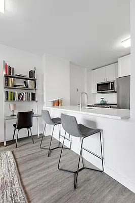 Rented by Greystar | media 4