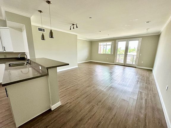 5th image of 11828 Runnymede St #302