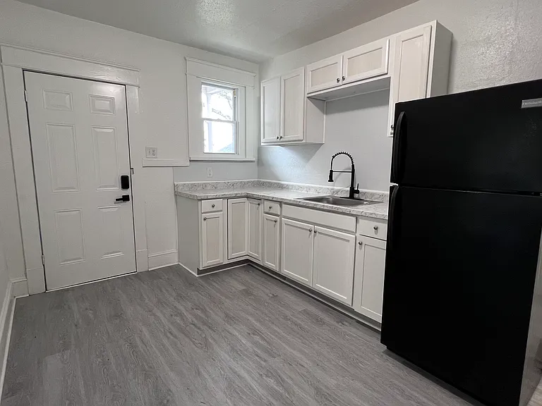 1707 Holladay St #7 — Photo 3