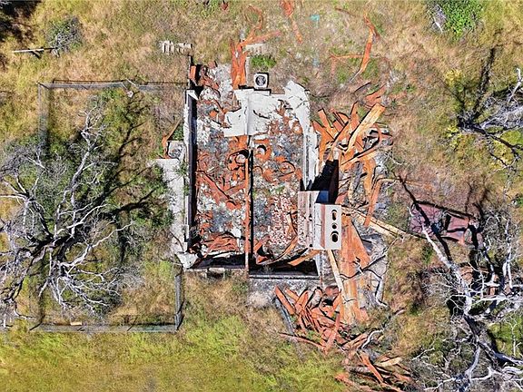 4th image of 421 Sandra Ln