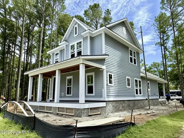 9148 E Lake Road, Calabash, NC 28467