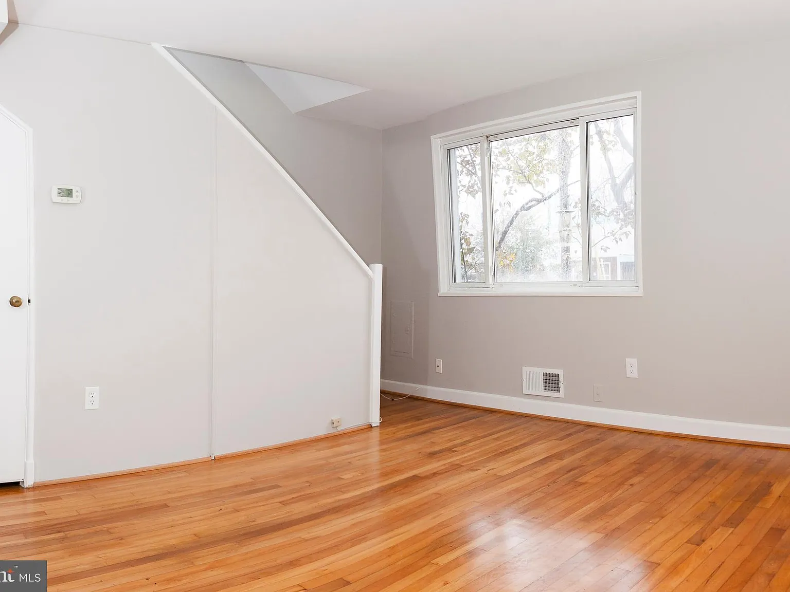 2 bed, 1.0 bath, 816 sqft, $2,100 — Photo 3