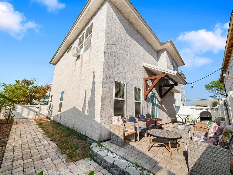 6104 Beach Dr — Photo 29
